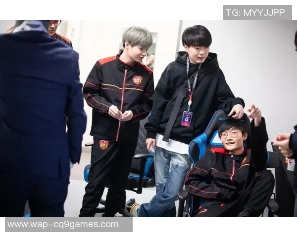 电竞比分CSGO专题分析FPX团队协作的关键因素与战术执行